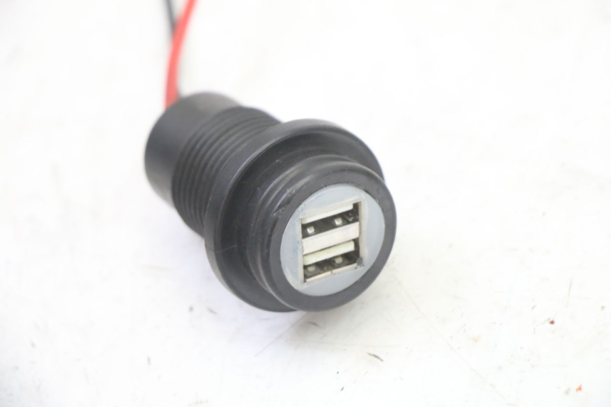 photo de CIGAR LIGHTER SOCKET HONDA ST PAN EUROPEAN 1300 (2002 - 2013) - Zoom on usage condition