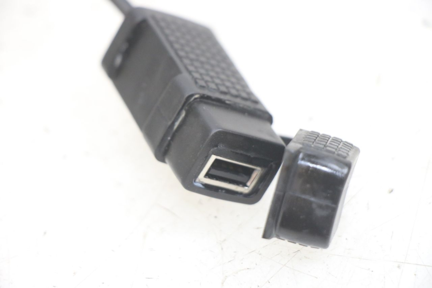photo de CIGARETTE LIGHTER SOCKET APRILIA SXR 50 (2021 - 2023) - Zoom on usage condition