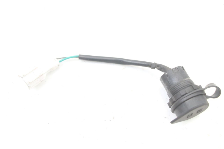 photo de CIGARETTE LIGHTER SOCKET SYM FIDDLE 3 III 125 (2014 - 2020) - Zoom on usage condition