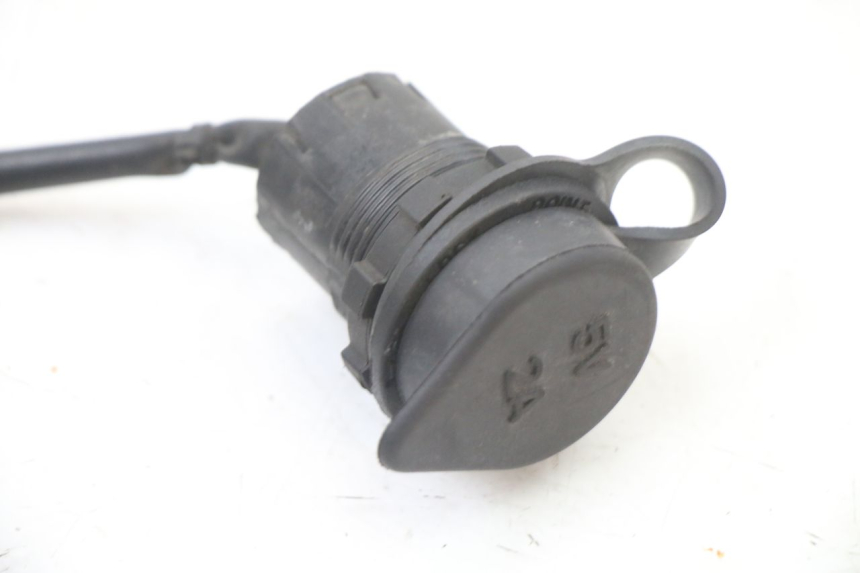 photo de CIGARETTE LIGHTER SOCKET SYM FIDDLE 3 III 125 (2014 - 2020) - Alternative perspective