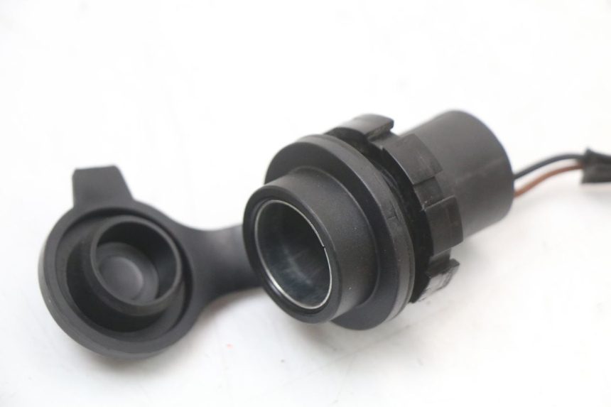 photo de CIGARETTE LIGHTER SOCKET YAMAHA XMAX X-MAX ABS 125 (2017 - 2020) - Component detail