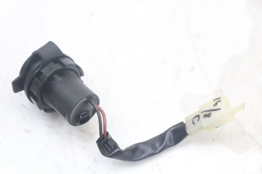 photo de CIGARETTE LIGHTER SOCKET YAMAHA XMAX X-MAX ABS 125 (2017 - 2020) - Zoom on usage condition