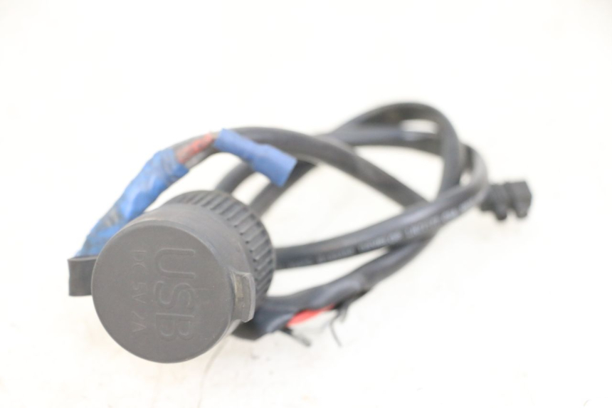 photo de CIGAR LIGHTER SOCKET PIAGGIO XEVO - X EVO 125 (2007 - 2017) - Zoom on usage condition