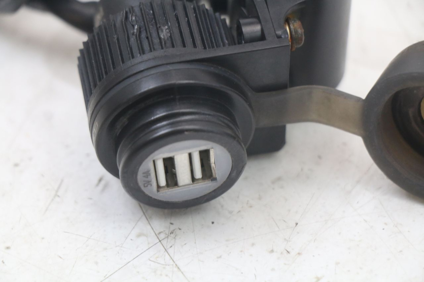 photo de CIGAR LIGHTER SOCKET YAMAHA FZ1 FAZER 1000 (2007 - 2009) - Technical close-up