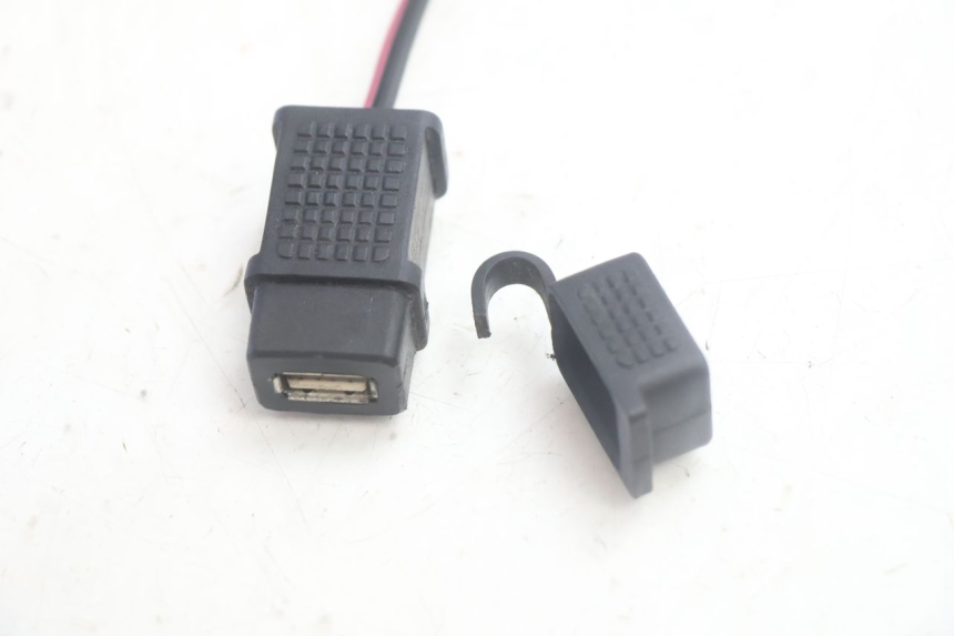 photo de USB SOCKET PIAGGIO MP3 500 (2016 - 2018) - Product overview