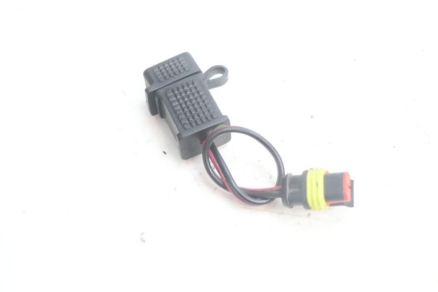 photo de USB SOCKET PIAGGIO NEW TYPHOON 50 (2018 - 2021) - Zoom on usage condition