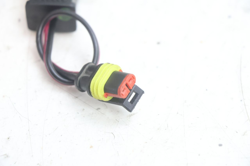 photo de USB SOCKET PIAGGIO NEW TYPHOON 50 (2018 - 2021) - Alternative perspective