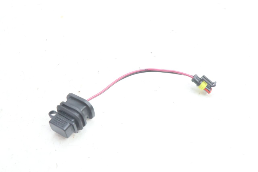 photo de USB SOCKET PIAGGIO NEW TYPHOON 50 (2018 - 2021) - Alternative perspective