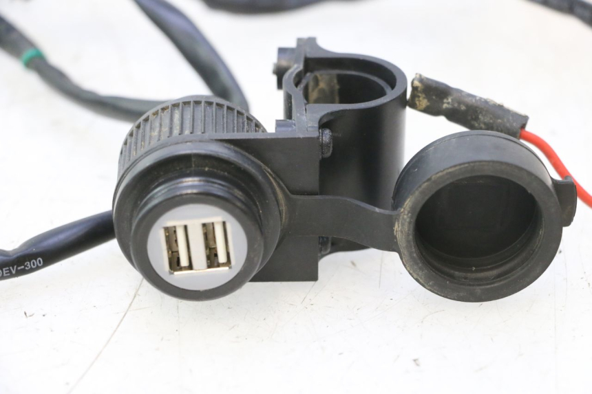 photo de USB SOCKET BOOM TRIKE FUN 500 (2004 - 2010) - Alternative perspective