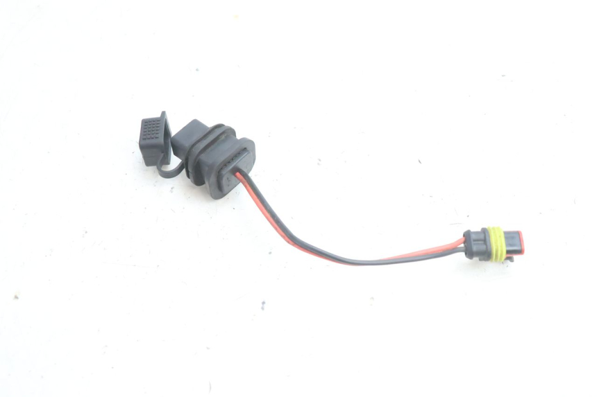 photo de USB SOCKET PIAGGIO VESPA PRIMAVERA 2T 50 (2013 - 2018) - Zoom on usage condition