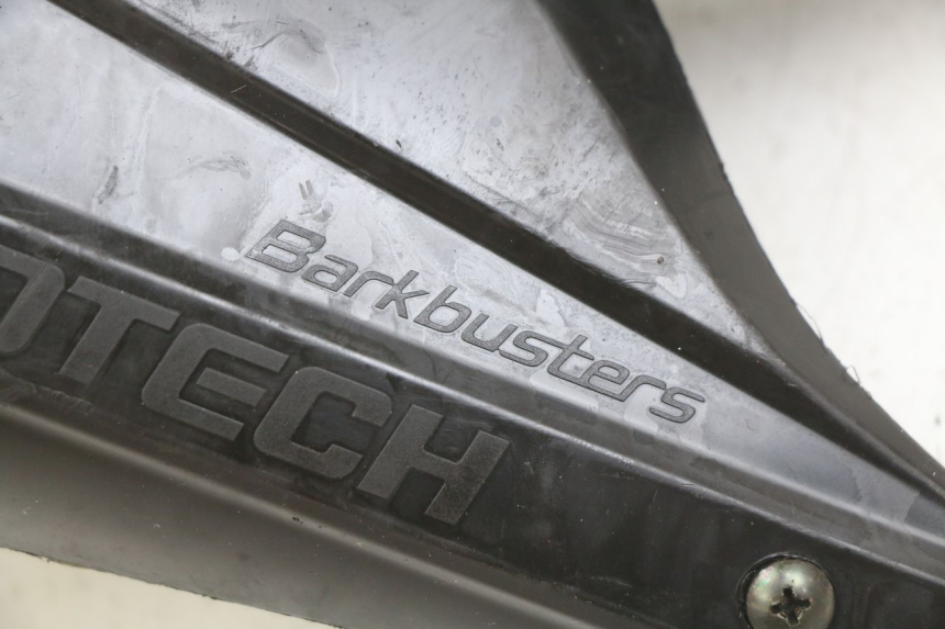 photo de HANDGUARDS HONDA CB R 1000 (2018 - 2023) - Technical close-up