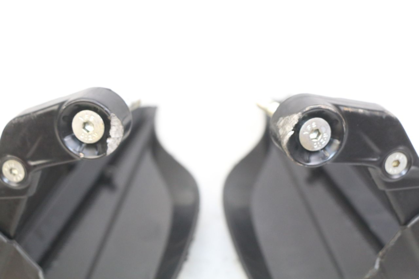 photo de HANDGUARDS HONDA CB R 1000 (2018 - 2023) - Checked used part