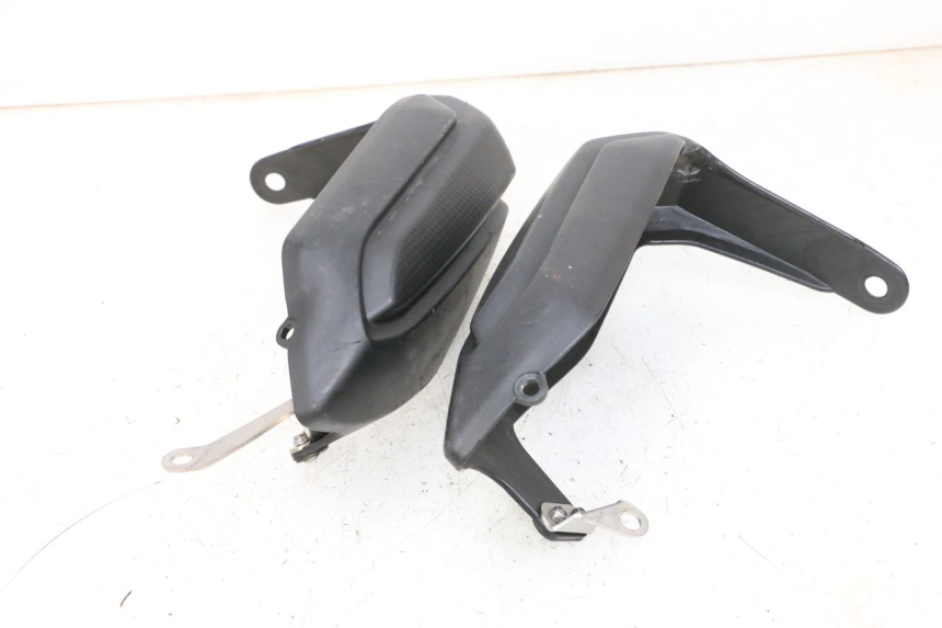 photo de HANDGUARDS YAMAHA TDM ABS 900 (2002 - 2014) - Fixing points details