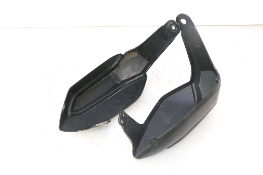 photo de HANDGUARDS YAMAHA TDM ABS 900 (2002 - 2014) - Fixing points details