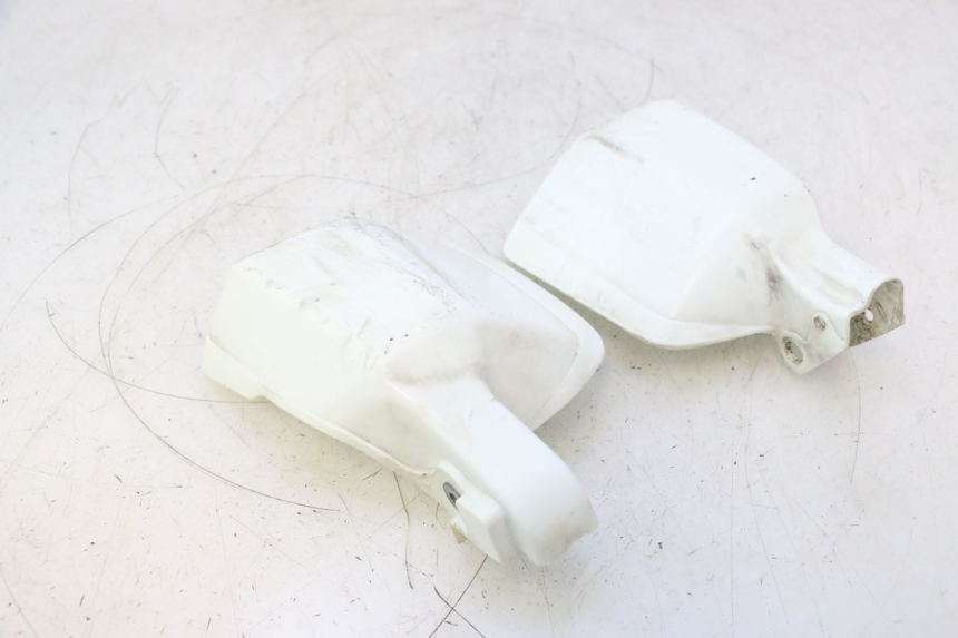 photo de HANDGUARDS HONDA XRV AFRICA TWIN 750 (1990 - 1992) - Fixing points details