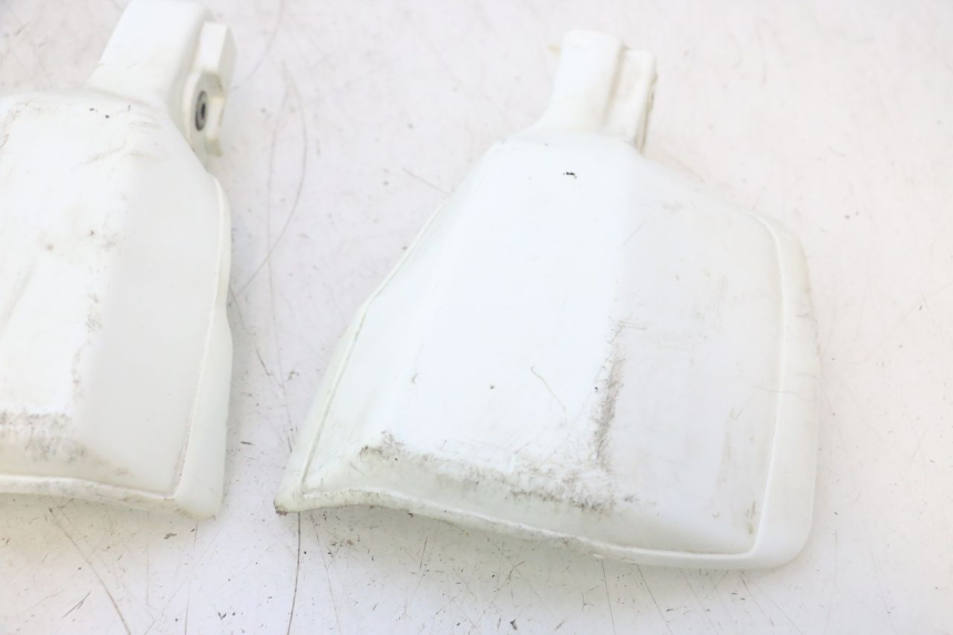 photo de HANDGUARDS HONDA XRV AFRICA TWIN 750 (1990 - 1992) - Surface and material condition