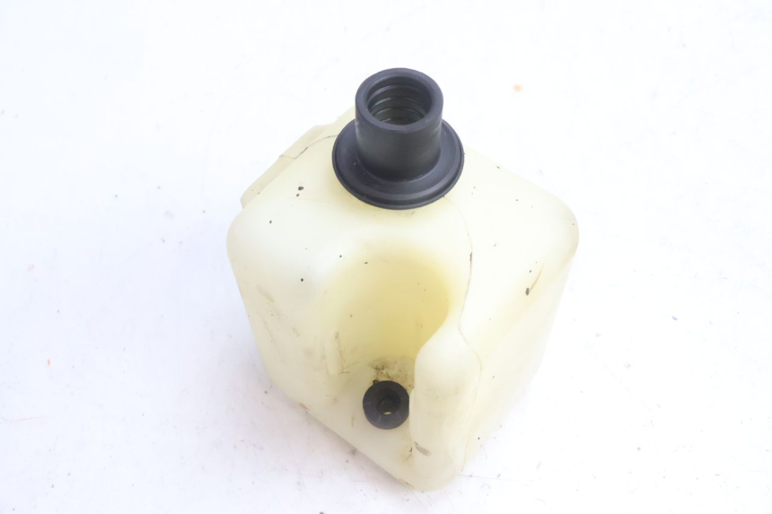 photo de WINDSHIELD WASHER RESERVOIR BMW C1 125 (2000 - 2003) - Zoom on usage condition