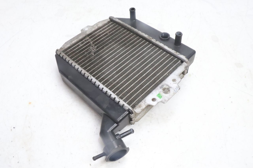 photo de RADIATOR PEUGEOT CITYSTAR 125 (2011 - 2017) - Alternative perspective