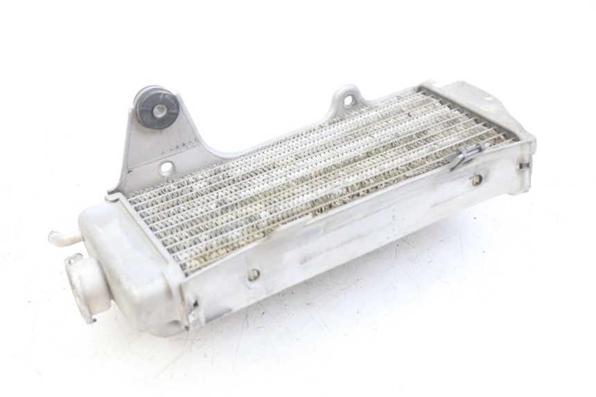 photo de RIGHT RADIATOR HONDA CRF CR-F 450 (2009 - 2012) - Zoom on usage condition