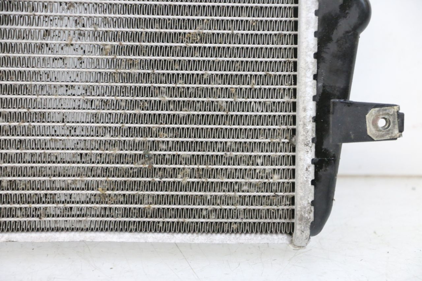 photo de RIGHT COOLANT RADIATOR BMW R GS 1250 (2021 - 2024) - High-resolution close-up