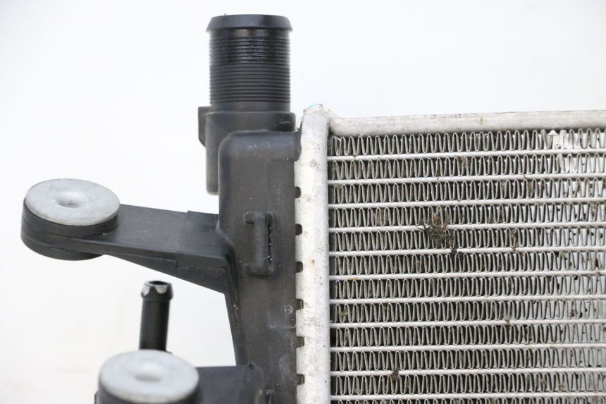 photo de RIGHT COOLANT RADIATOR BMW R GS 1250 (2021 - 2024) - Detailed visual inspection