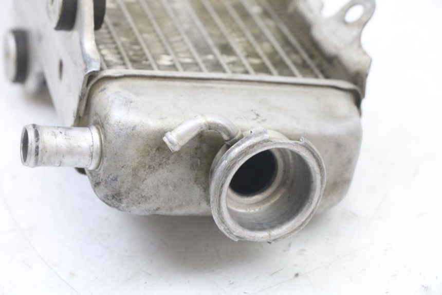photo de RIGHT COOLANT RADIATOR YAMAHA YZ 125 (2006 - 2016) - Surface and material condition
