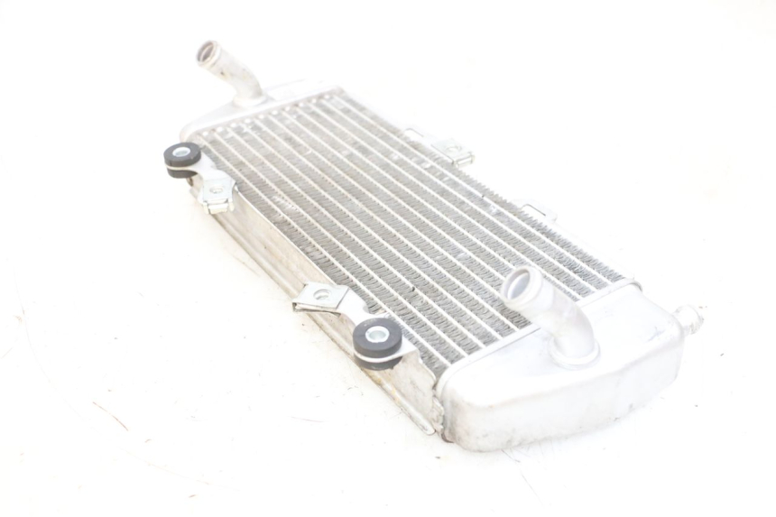 photo de COOLANT RADIATOR PIAGGIO MP3 HPE 300 (2019 - 2026) - Technical close-up
