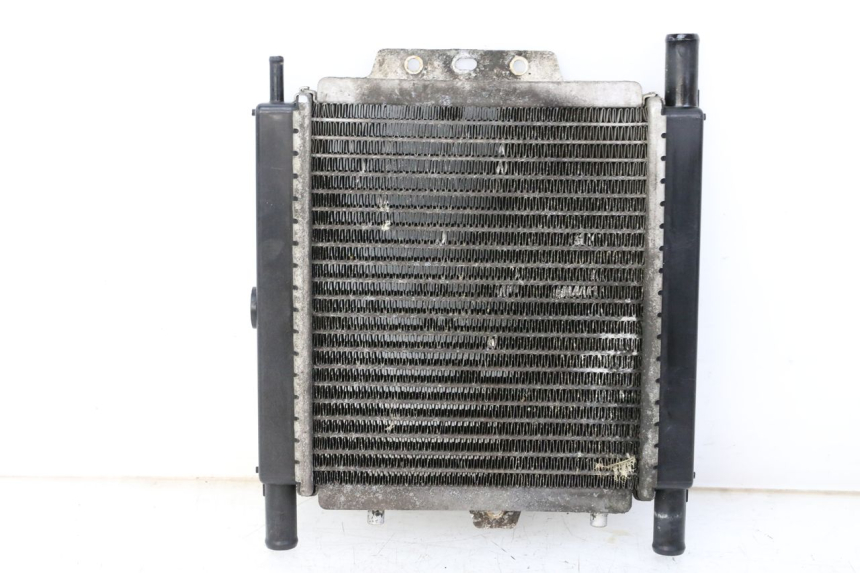 photo de COOLANT RADIATOR PEUGEOT SATELIS 125 (2013 - 2018) - Fixing points details
