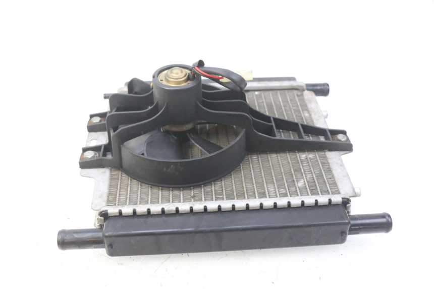 photo de RADIATOR PEUGEOT SATELIS COMPRESSOR K15 125 (2006 - 2009) - Alternative perspective