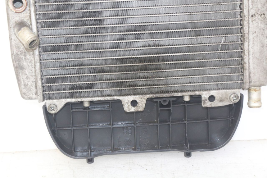 photo de RADIATOR PIAGGIO X9 EVOLUTION 250 (2003 - 2007) - Fixing points details
