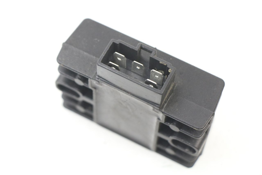 photo de REGULATOR YAMAHA AEROX 4 50 (2018 - 2020) - Alternative perspective