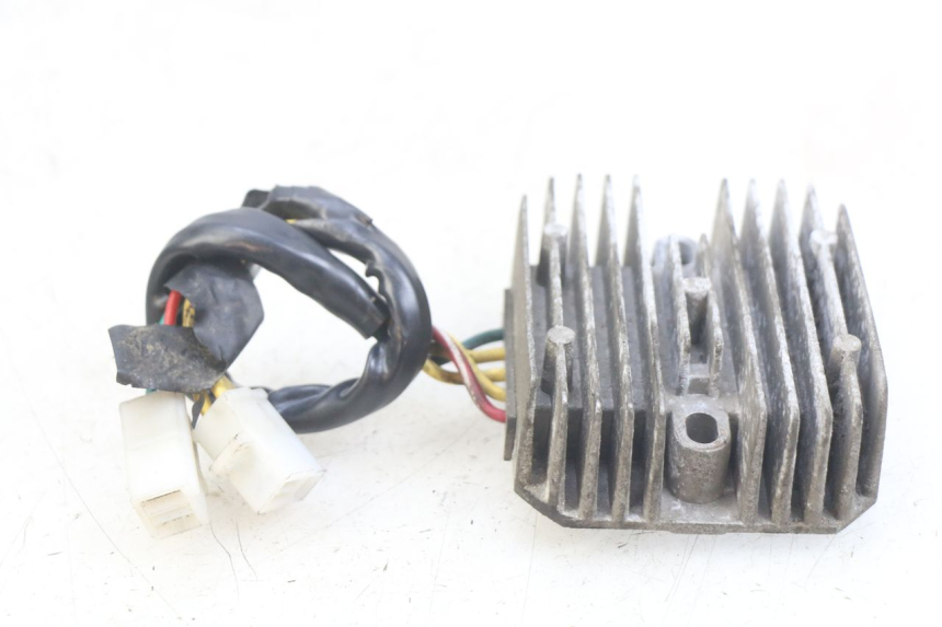 photo de CHARGING REGULATOR KYMCO AGILITY 16+ 4T 50 (2018 - 2023) - Technical close-up