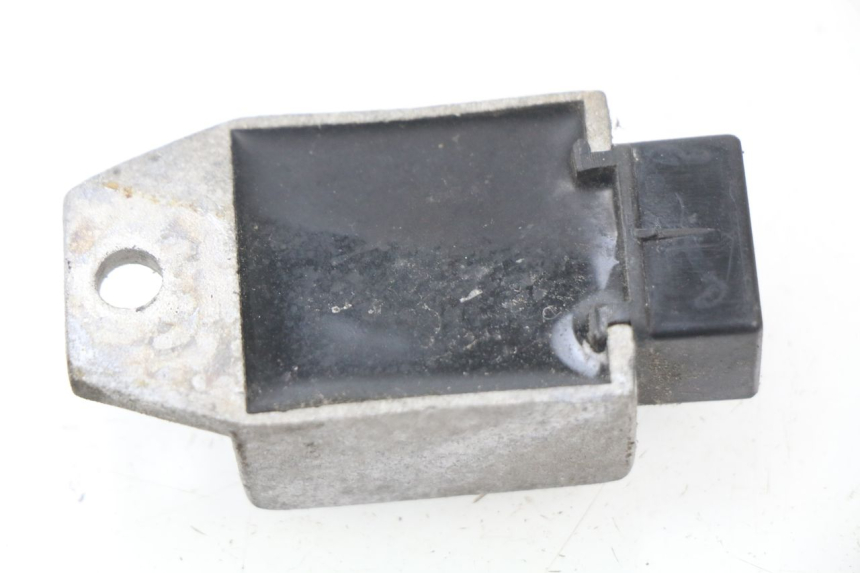 photo de CHARGING REGULATOR KYMCO AGILITY 4T 50 (2005 - 2018) - Alternative perspective