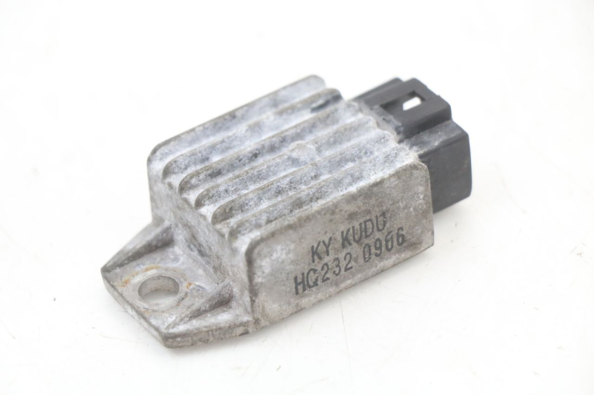 photo de REGULATOR KYMCO AGILITY PREMIUM 50 (2007 - 2010) - Alternative perspective