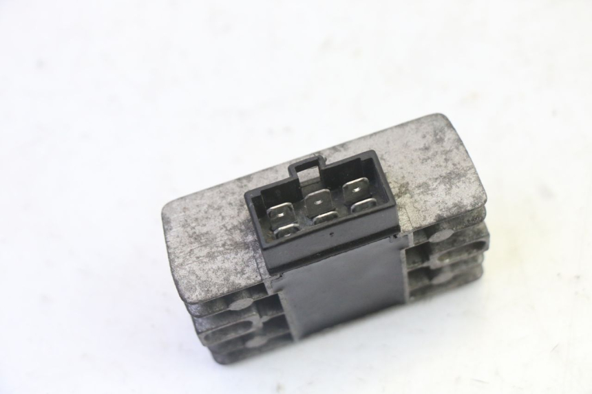 photo de REGULATOR HYOSUNG GV AQUILA 125 (2000 - 2009) - Zoom on usage condition