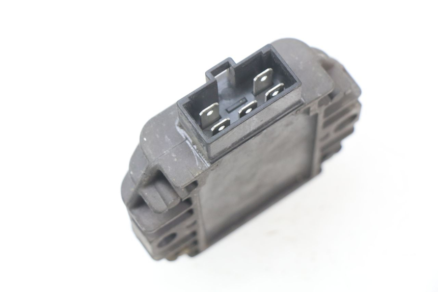 photo de REGULATOR PIAGGIO BEVERLY 125 (1998 - 2005) - Zoom on usage condition