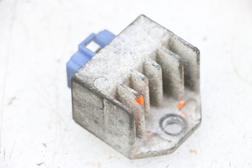 photo de REGULATOR MBK BOOSTER SPIRIT NAKED 50 (2004 - 2017) - Main view