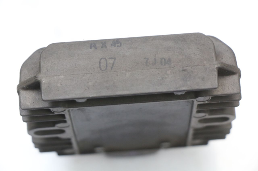 photo de CHARGING REGULATOR SUZUKI BURGMAN 125 (2007 - 2014) - Alternative perspective