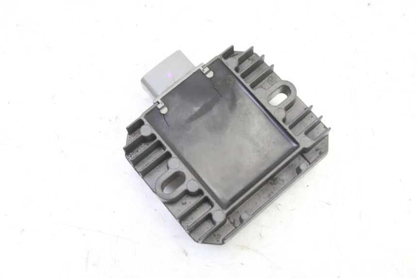 photo de CHARGING REGULATOR SUZUKI BURGMAN 125 (2007 - 2014) - Alternative perspective