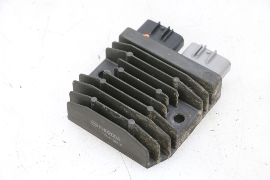 photo de REGULATOR SUZUKI BURGMAN 650 (2013 - 2020) - Component detail