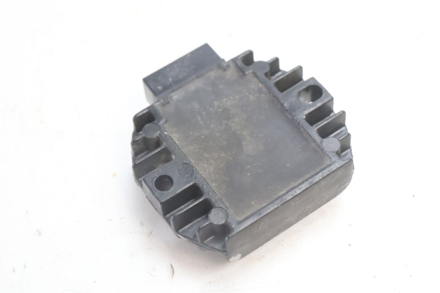 photo de CHARGING REGULATOR YAMAHA BW'S BWS 125 (2010 - 2013) - Technical close-up