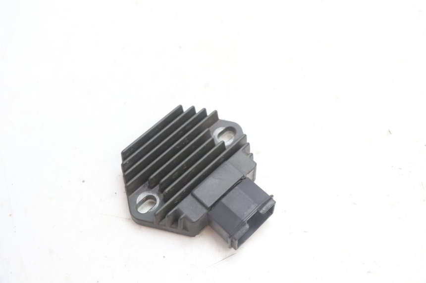 photo de REGULATOR HONDA CB F HORNET 600 (2005 - 2006) - Main view