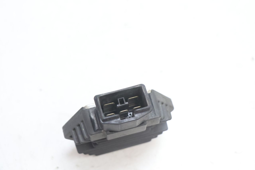 photo de REGULATOR HONDA CB F HORNET 600 (2005 - 2006) - Zoom on usage condition