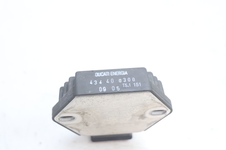 photo de REGULATOR HONDA CB F HORNET 600 (2005 - 2006) - Technical close-up
