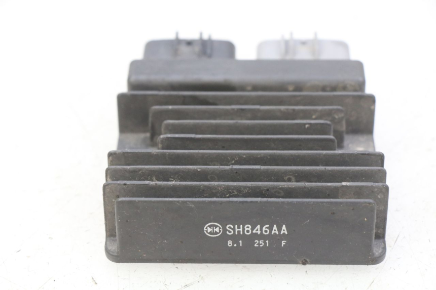 photo de CHARGING REGULATOR HONDA CB R 1000 (2018 - 2023) - Zoom on usage condition