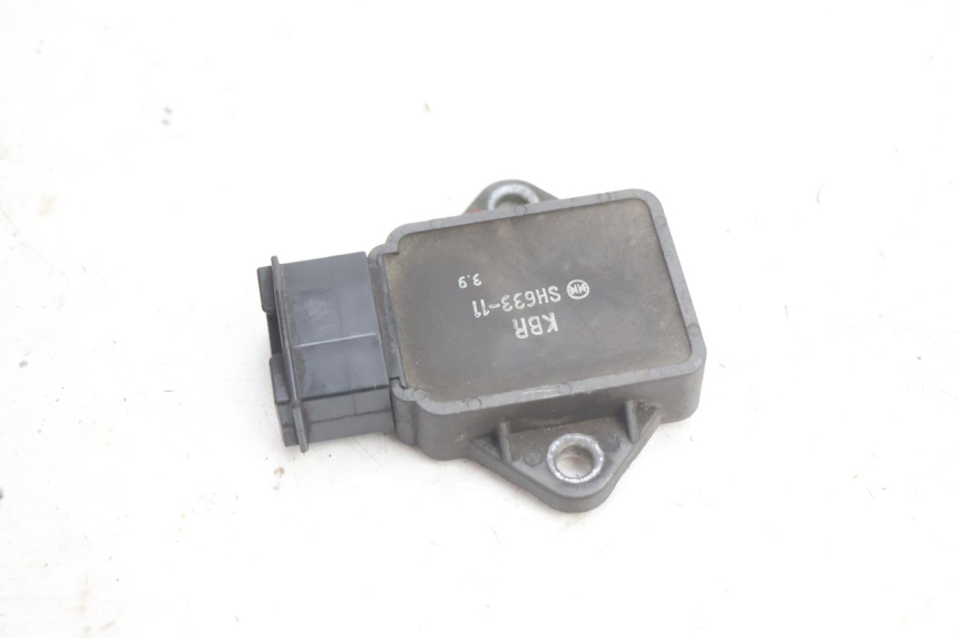 photo de REGULATOR HONDA CB TWO FIFTY 250 (1991 - 2002) - Component detail