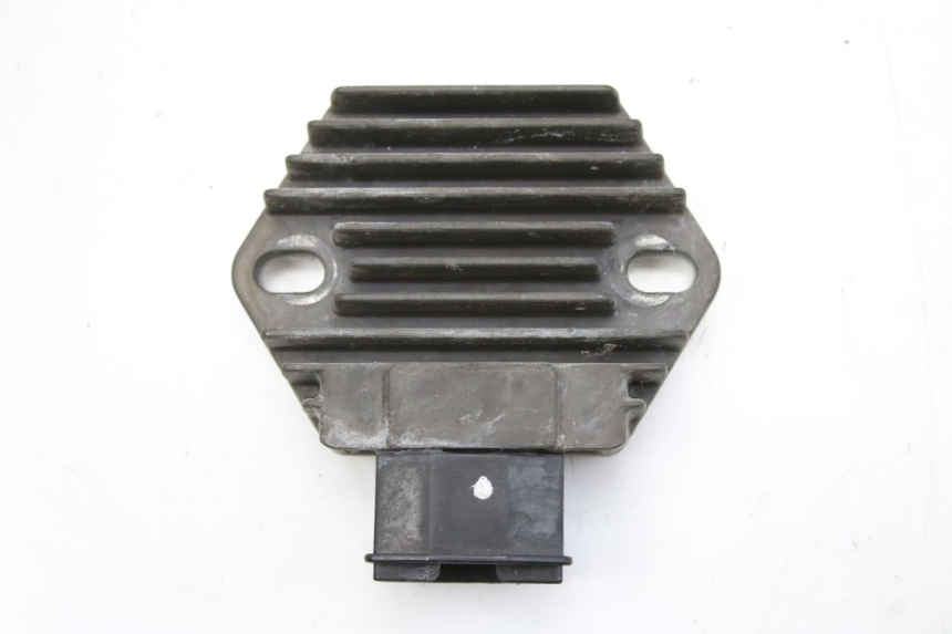 photo de CHARGING REGULATOR HONDA CBF 500 (2004 - 2007) - Technical close-up