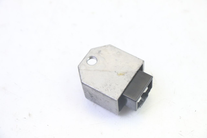 photo de CHARGING REGULATOR PEUGEOT CITYSTAR 50 (2013 - 2017) - Zoom on usage condition