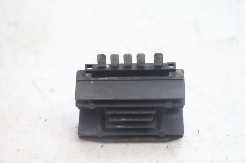 photo de REGULATOR SUZUKI DR S 600 (1985 - 1989) - Component detail