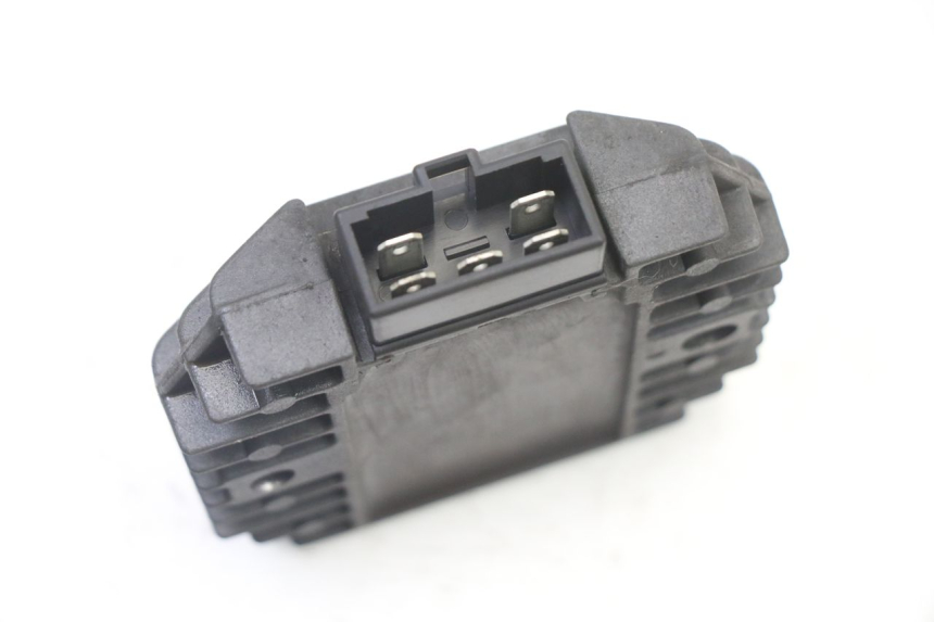 photo de REGULATOR PEUGEOT ELYSEO 125 (1999 - 2004) - Zoom on usage condition